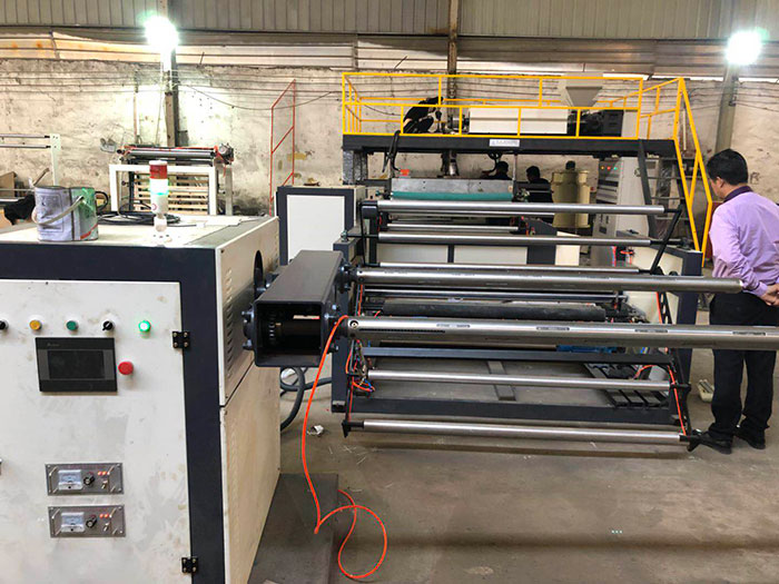 LSPE1500型全自動多層復(fù)合型氣(墊)泡膜機組 PE氣泡膜機器01