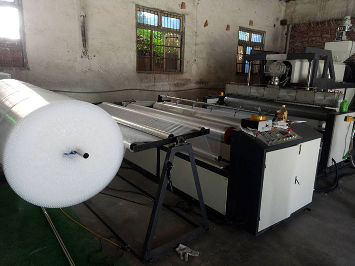 LSPE1600型全自動高速聚乙烯氣泡膜機(氣墊膜機)設(shè)備氣泡膜機器03