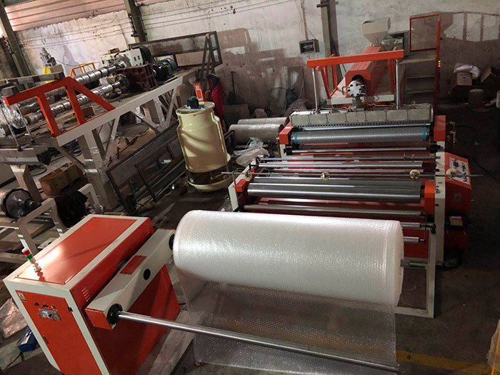 LSPE1500型緩沖復(fù)合PE氣泡膜機(jī) 全自動(dòng)高速氣墊膜機(jī) 氣泡膜機(jī)器02